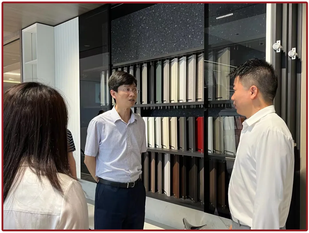 九江学院副校长查振华到访艺鸿装饰集团，推动校企深度合作(图4)